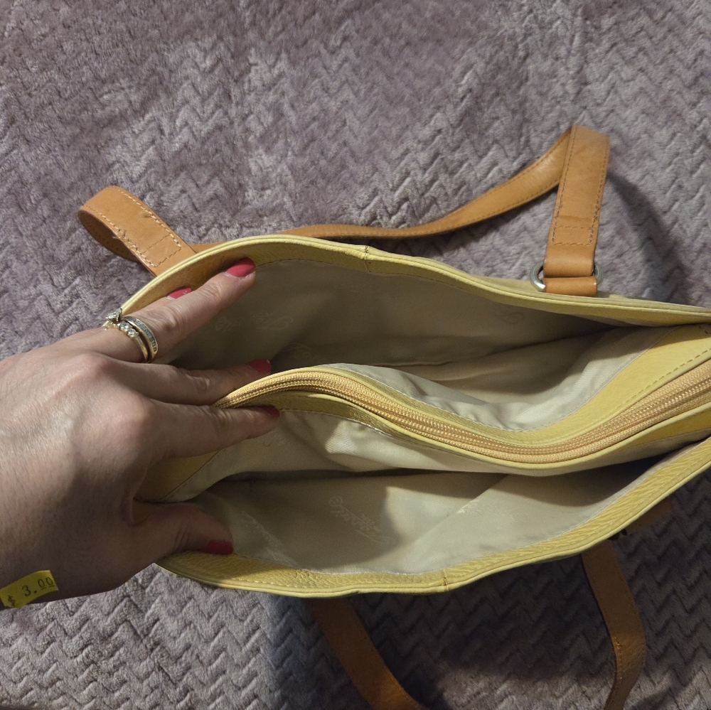 Vintage Fossil Light Yellow Leather Shoulder Handbag - Picture 3 of 14